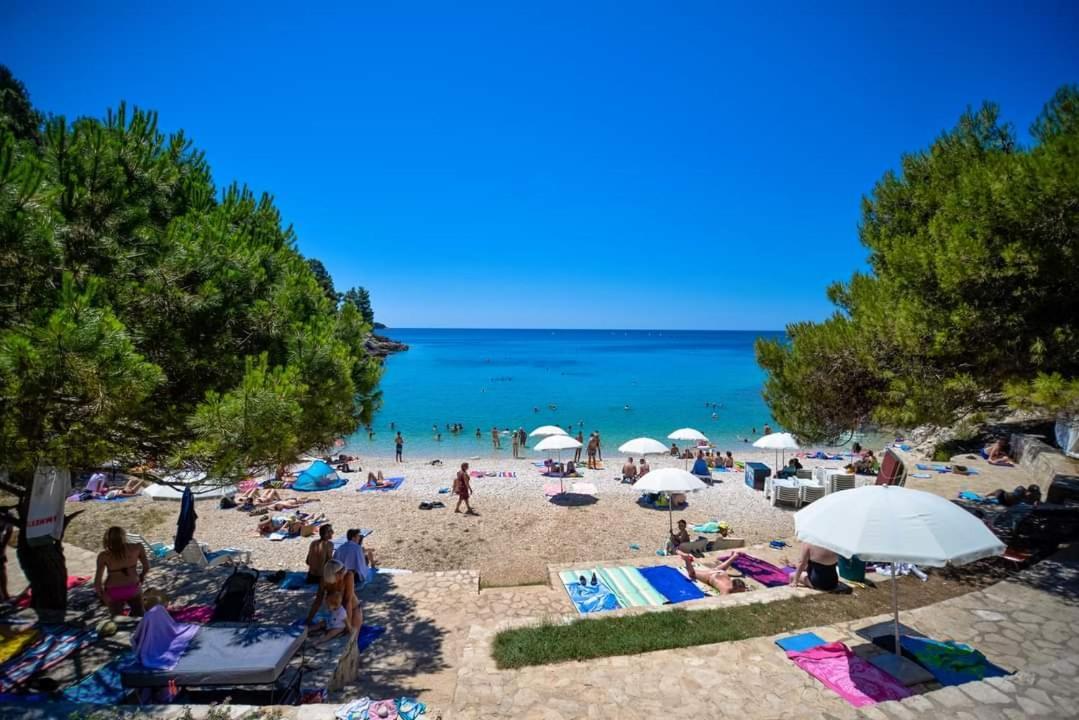 Apartment Zorika Near The Beach Pula Exterior foto